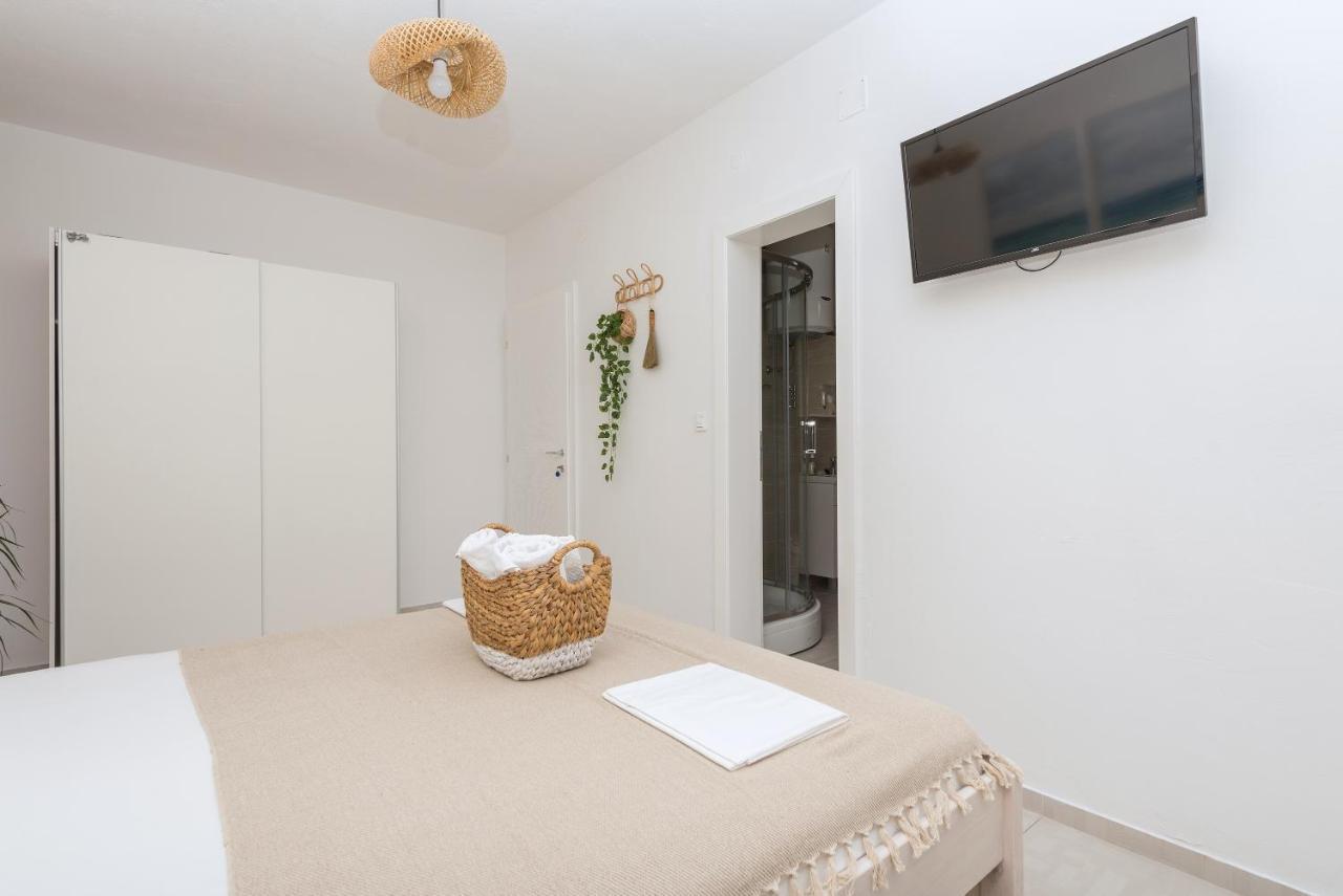 Apartmani Vukusic Promajna Buitenkant foto