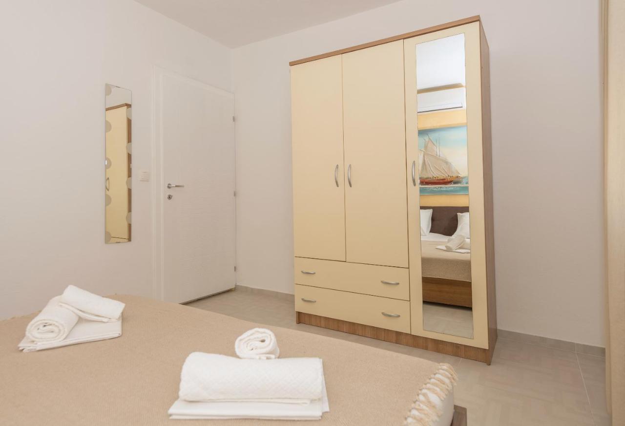 Apartmani Vukusic Promajna Buitenkant foto