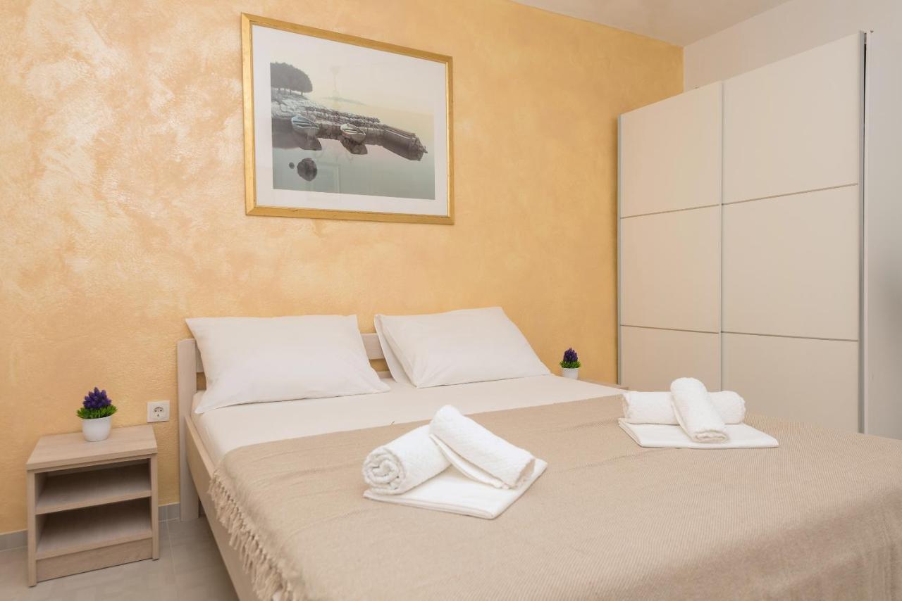 Apartmani Vukusic Promajna Buitenkant foto