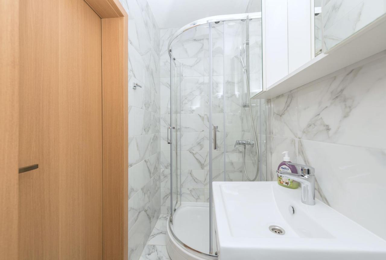 Apartmani Vukusic Promajna Buitenkant foto